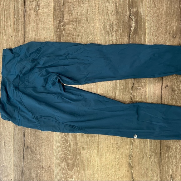 Lululemon lot - Picture 9 of 16